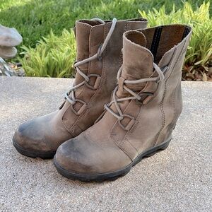 Sorel Joan of Arctic wedge boot, size 8